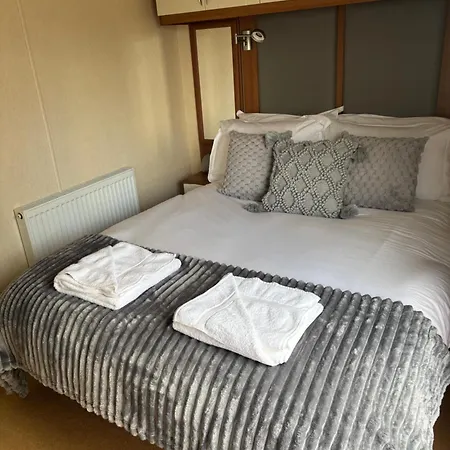 Stellas Dream Campsite Cayton